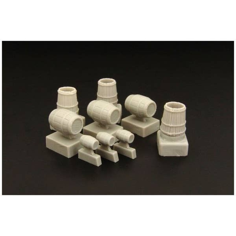 1/72 Wood Barrel & Buckets