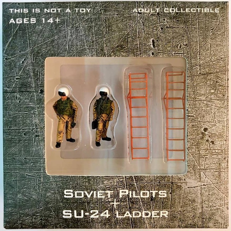 1/72 Soviet Air Force Pilot Figure + Su-24 Ladder
