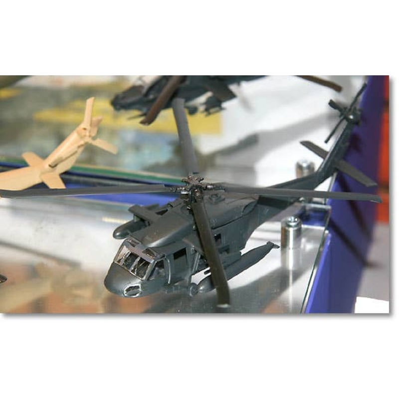 1/100 UH-60 Black Hawk