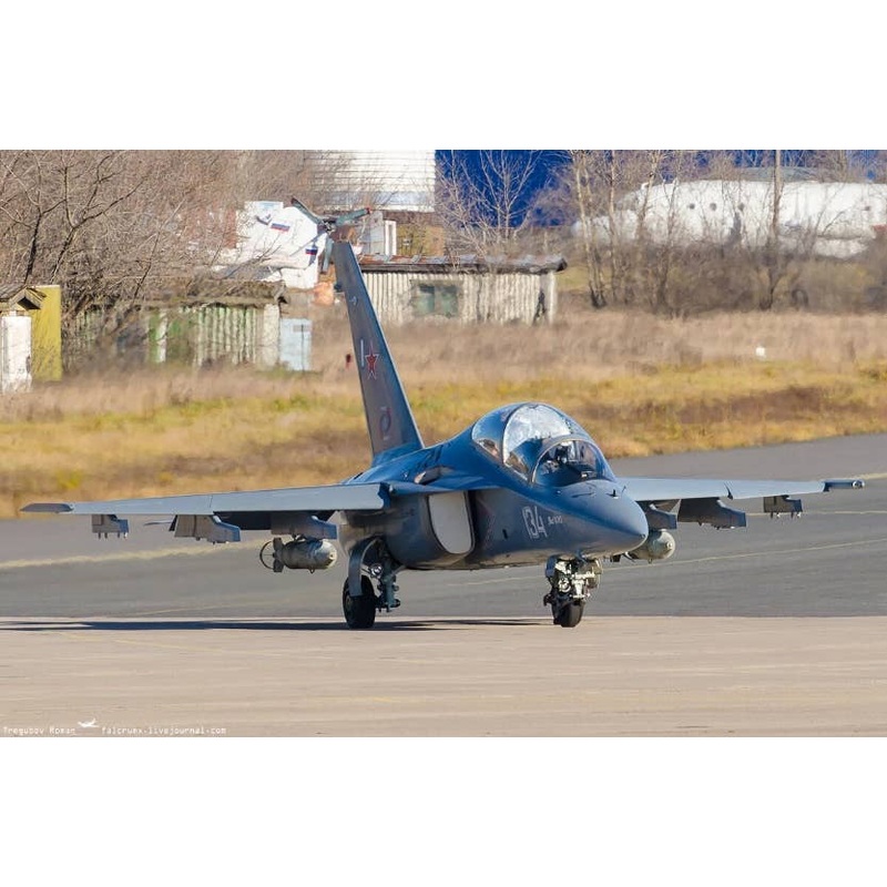1/48 YAK-130 Mitton Russian Trainer / Light Attack Aircraft