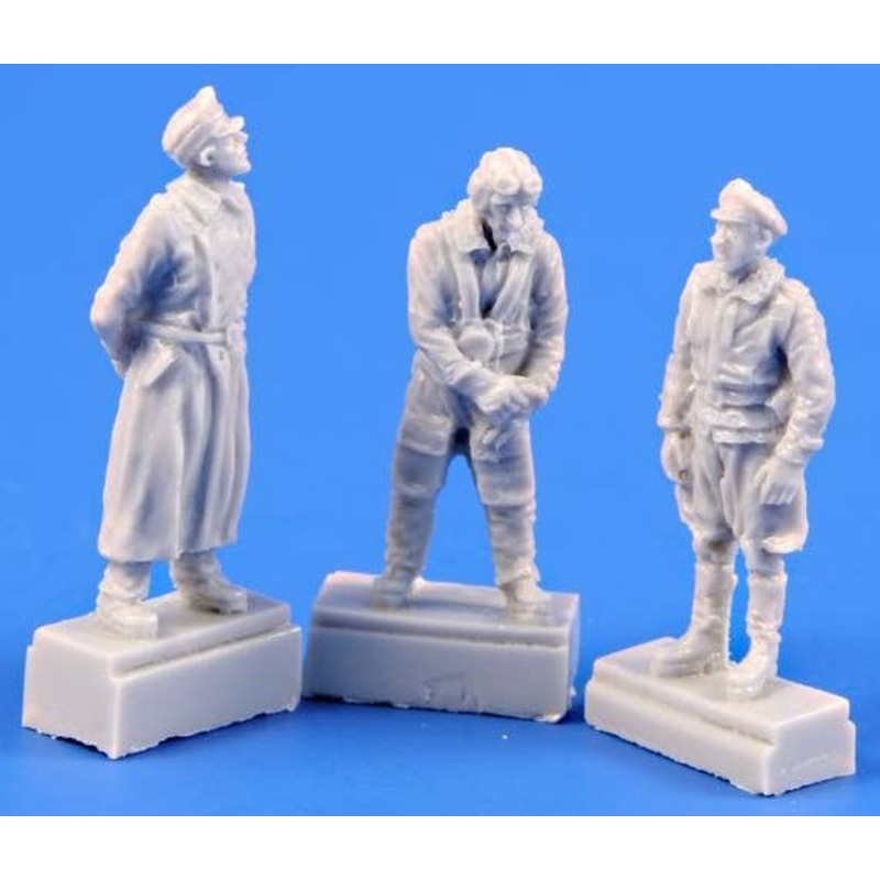 1/72 He 162 - Three Pilot Figures, Each in Different Gear: Great Coat, Flying Suit, Breeches