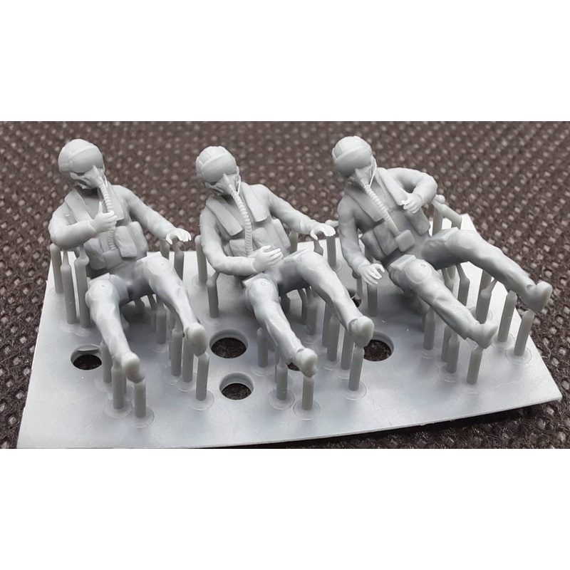 1/72 Pilots wearing HGU-55 helmet & MBU-14 mask (3 figures)