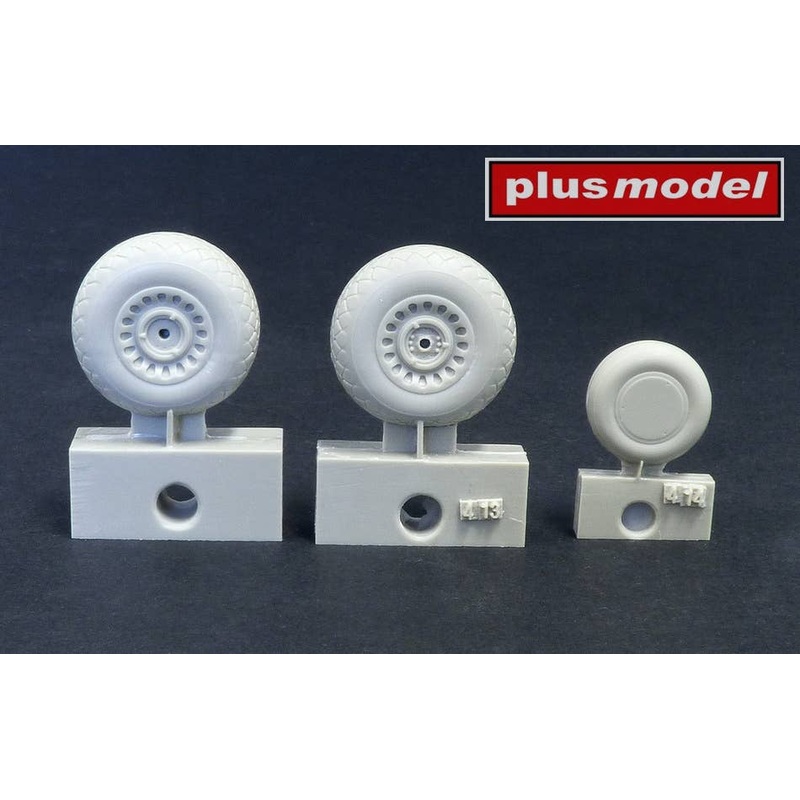 1/48 B-26 Marauder wheels early diamond tread