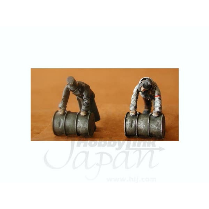 1/48 German Soldiers Rolling Barrels (2 figures + 2 barrels)