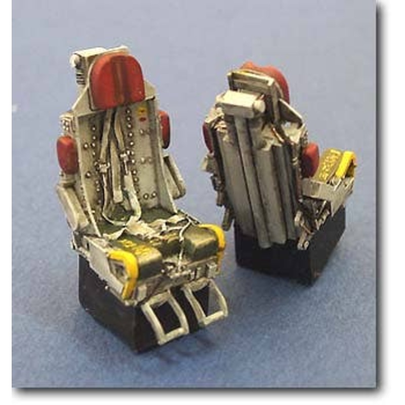 1/48 F-100 Seats Set (w/Belt) 2 ea.