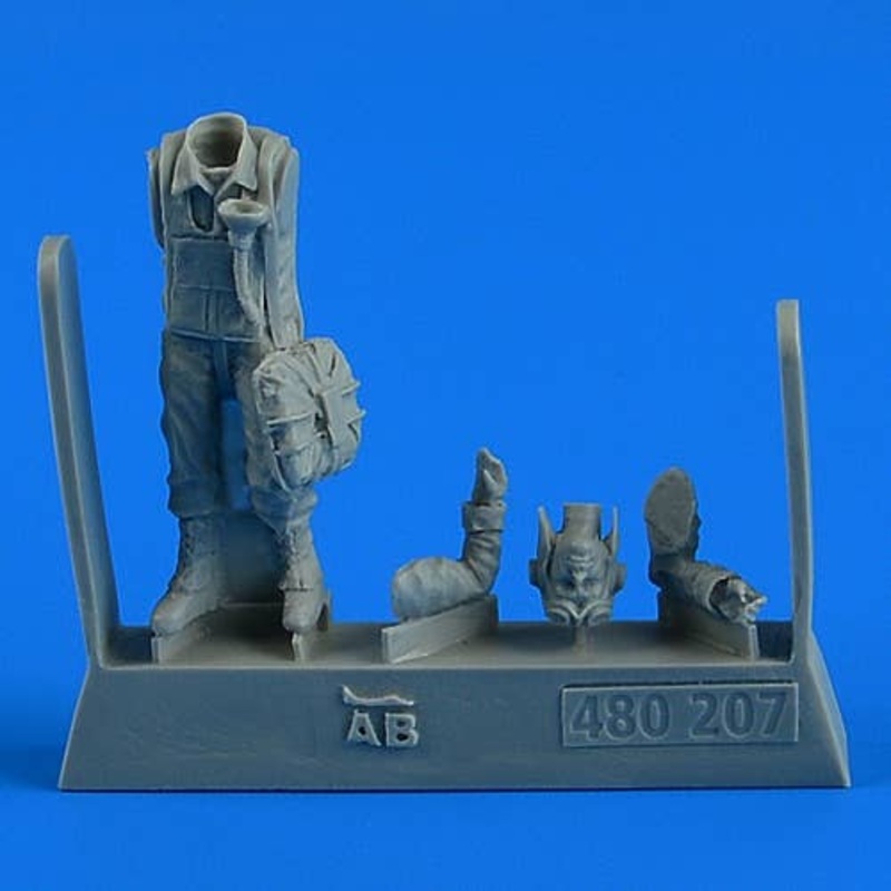 1/48 USAF WWII Pilot with Parachute