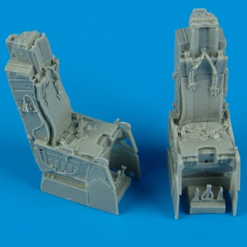 1/48 F-15D Eagle ejection seats with safety belts
