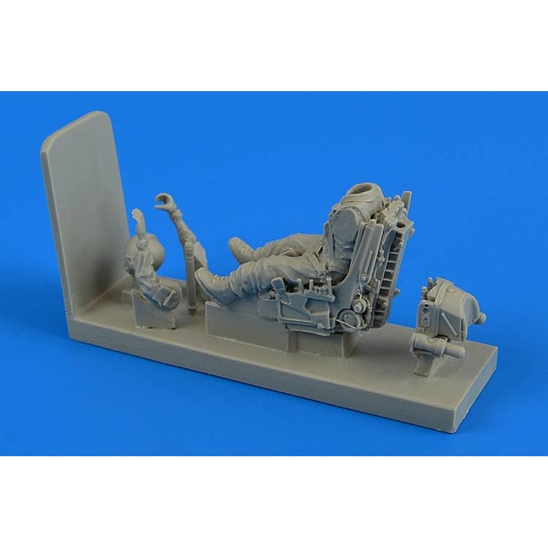 1/48 Soviet Pilot with Ejection Seat for Su-22/Su-25