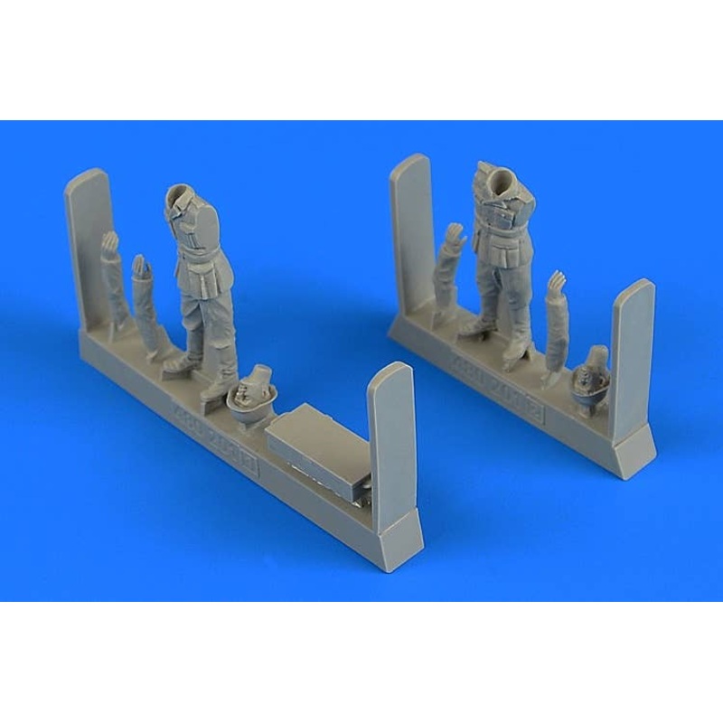 1/48 WWII German Soldiers with Ammunition Box