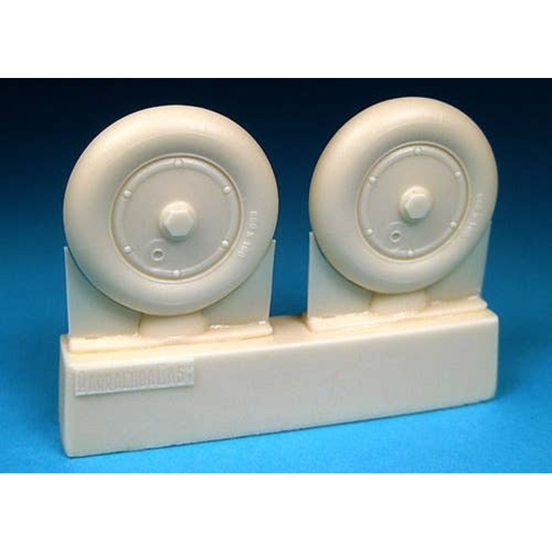 1/32 Bf-109G Wheels Plain Hub, Plain Tire