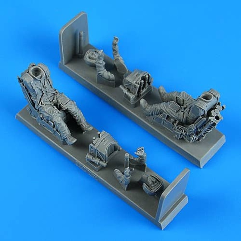 1/32 Soviet Pilot and Trainer Pilot with Ej. seat for Su-25UB  for TRUMPETER