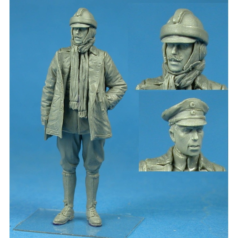 1/32 Standing German Airman