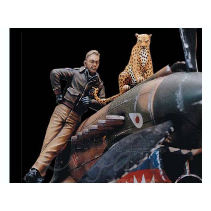 1/35 Flying Tigers' Pilot with a Leopard (WWII)