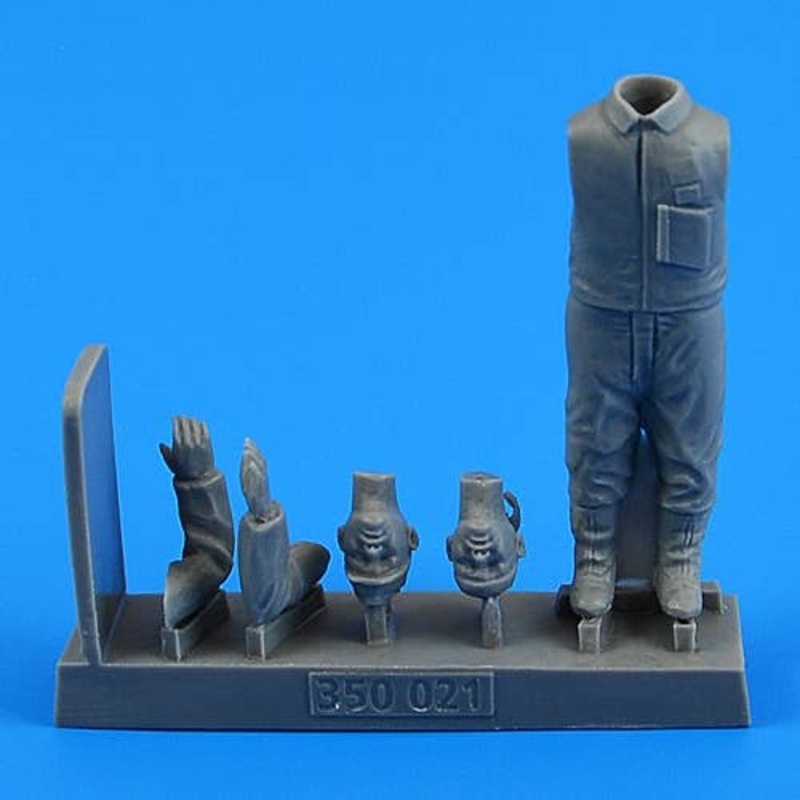 1/35 Japanese WWII Suicide Sailor for the Japanese Suicide Craft Kaiten II (for Mikro Mir)