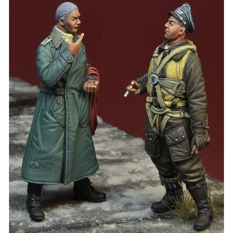 1/35 WW.II German Air Force Ace Pilot Franz Stigler and Mechanic (Set of 2)