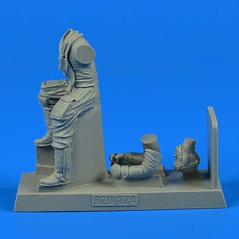 1/32 German Luftwaffe Pilot WWII with Life Jacket for Bf 109