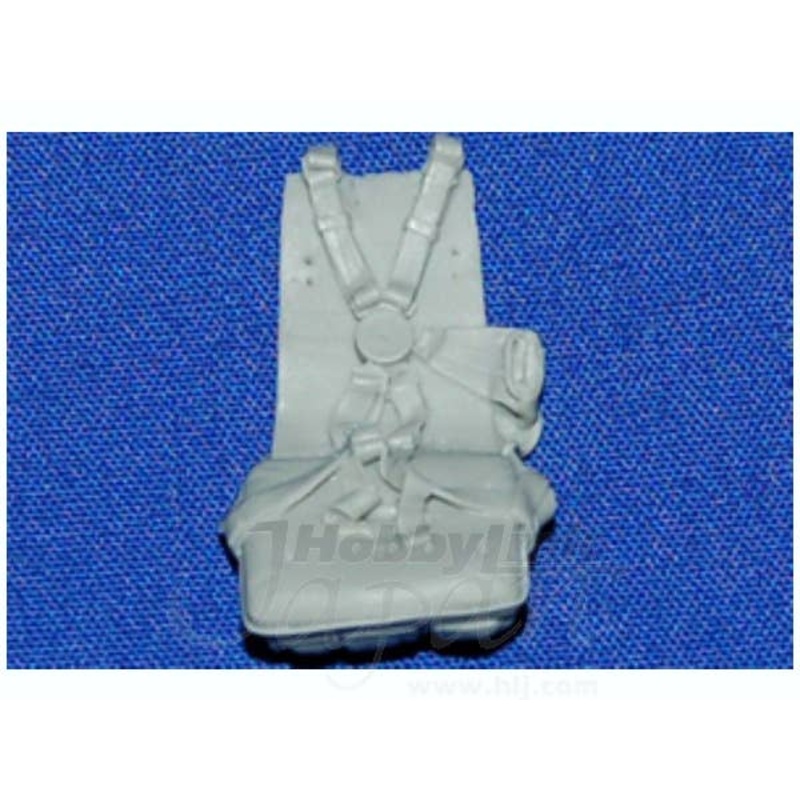 1/32 WWII Royal Air Force Parachute Pack 2