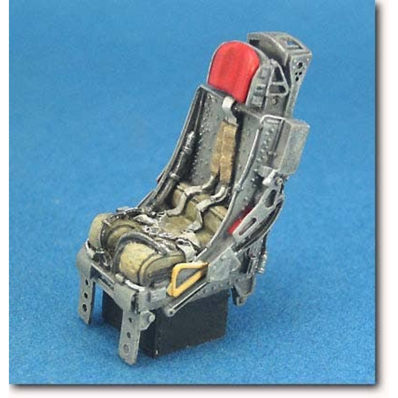 1/32 F-105 Thunderchief Seats w/Belts (2)
