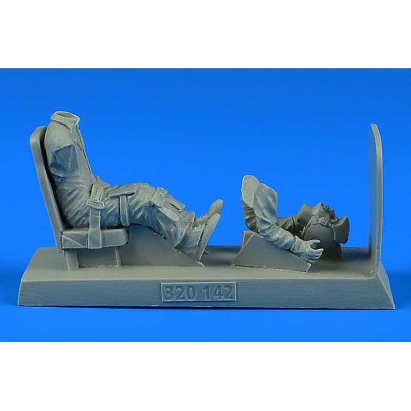 1/32 U.S.A.F. Pilot with Seat for O-2 (for Roden)