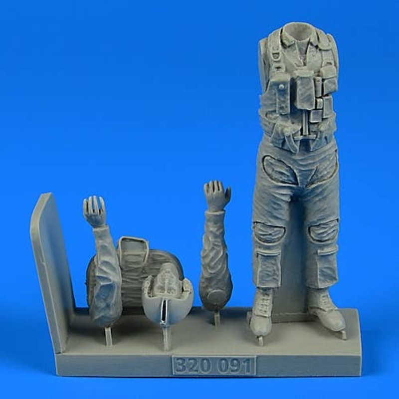1/32 US Navy Pilot With Bag - Vietnam War 1965 - 1973