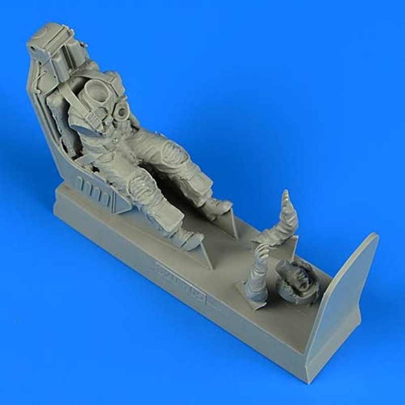1/32 US Navy Pilot with Ejection Seat for A-7E Corsair II Early Ver. Fitted with Escapac IG-2/IC-2 ej. Seat (for Trumpeter)