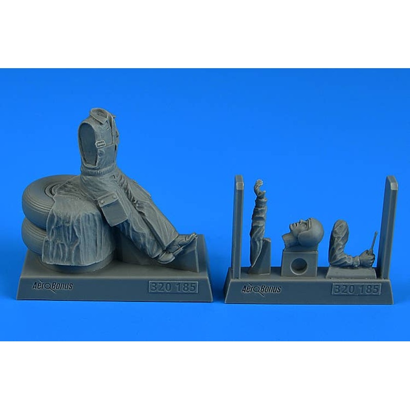 1/32 Warsaw Pact Aircraft Mechanic D