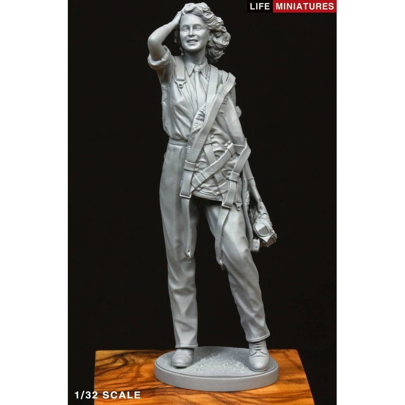 1/32 WWII Royal Air Force ATA Female Pilot Atta Girls