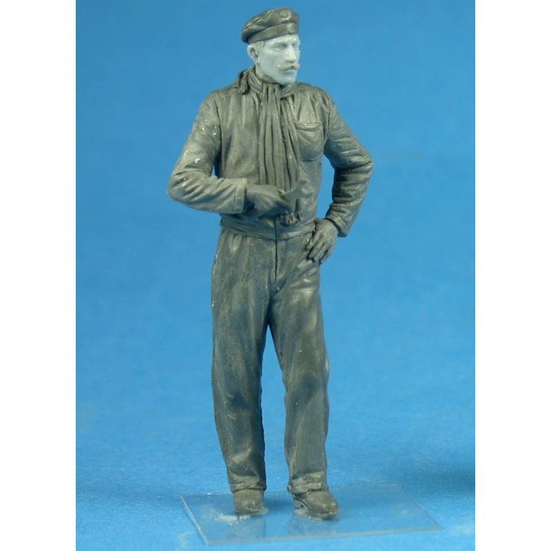 1/32 German Naval Ground Crewman with Wrench