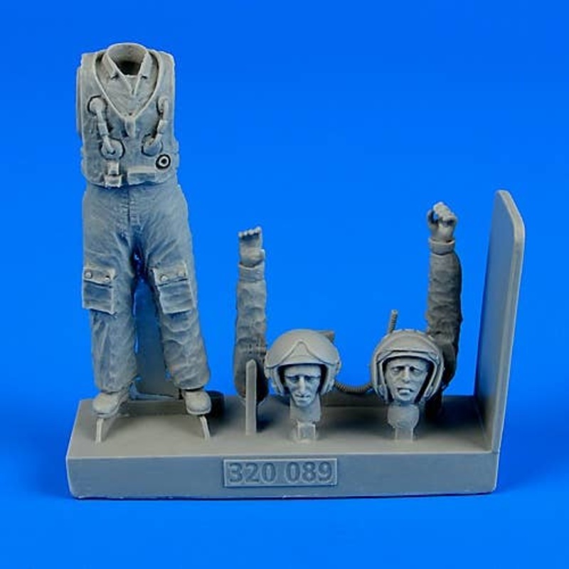 1/32 Soviet Pilot with Life Jacket - The Cold War Period