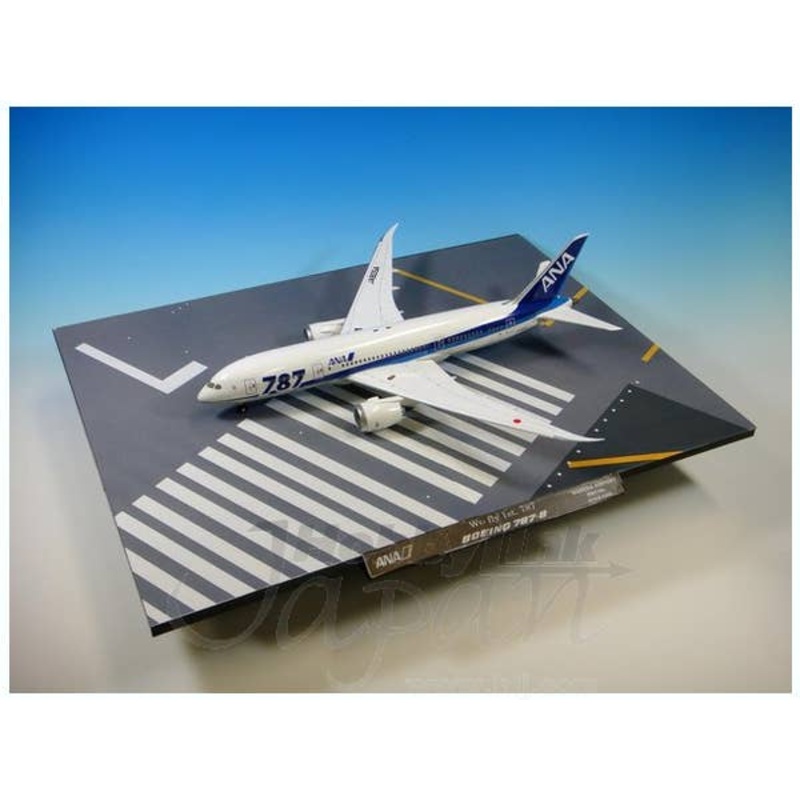 1/200 787-8 JA805A w/787-8 Logos (Gear down)
