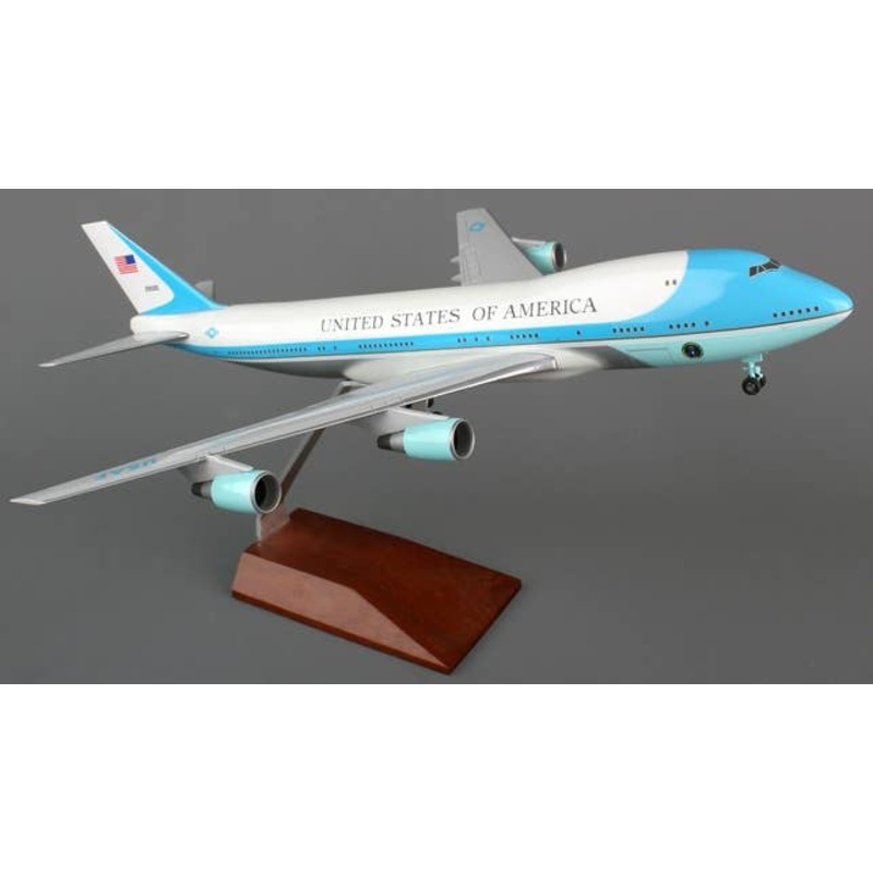1/200 VC25 (747-200) Air Force One (With Gear and Wooden Stand)