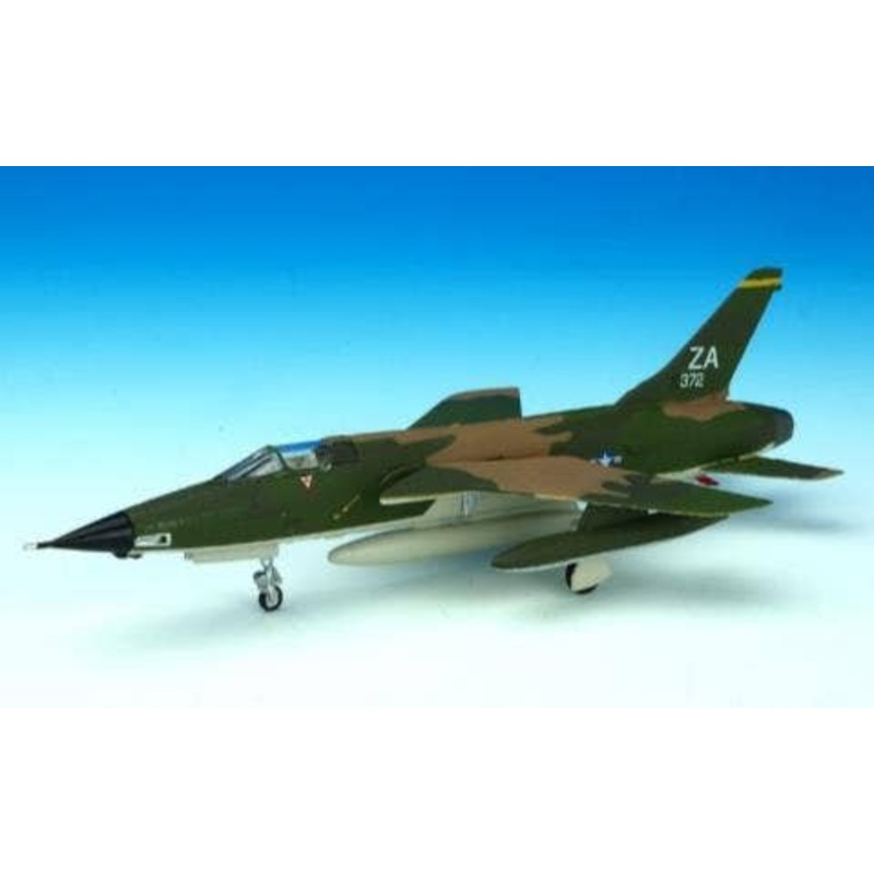 1/144 F-105D Thunderchief 18TFW 12TFS KADENA