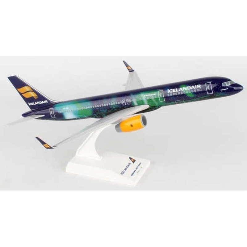 1/150 757-200 Iceland air Hekla Aurora