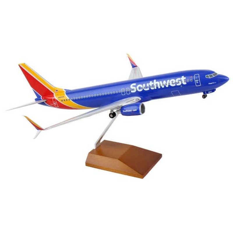 1/100 737-800 Southwest Airlines "Heart" (With Gear and Wooden Stand)