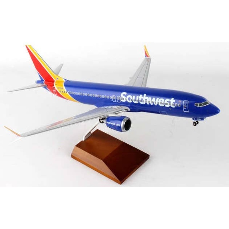 1/100 737MAX8 Southwest Airlines (With Gear and Wooden Stand)