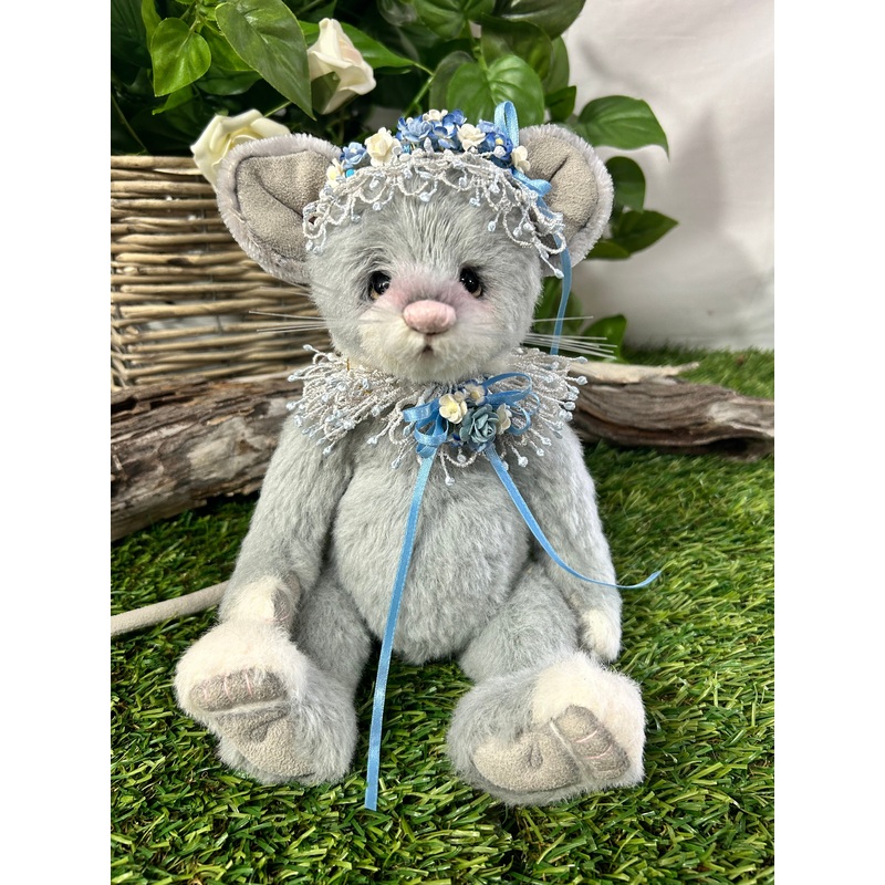 ISABELLE COLLECTION FOLK TALE